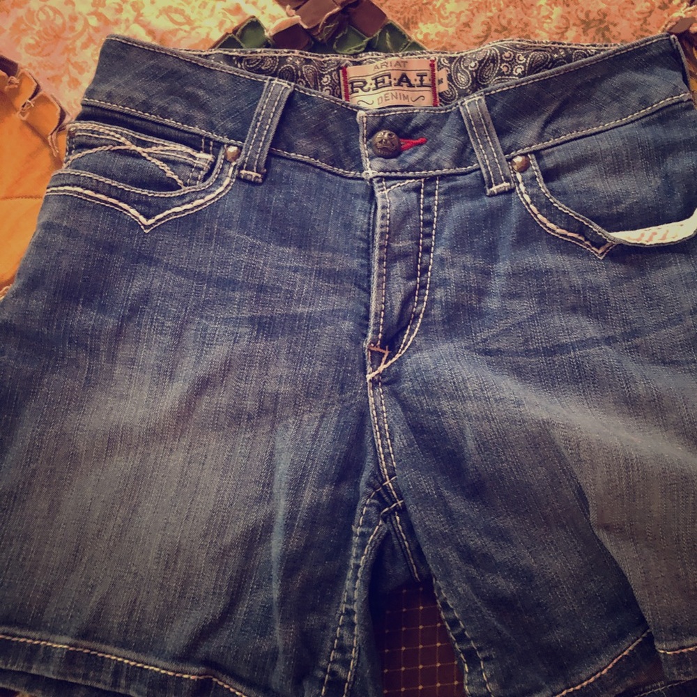 ARIAT WOMENS SHORTS W/STAR POCKET (size-30)